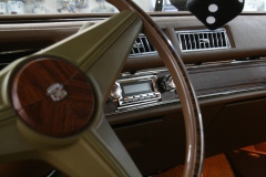 Cadillac DeVille von 1976 Retroradio &  Aktivwoofer
